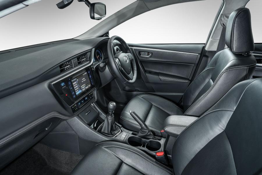 Интерьер Toyota Corolla 2017 года  (ZA) (фото 19 из 23)